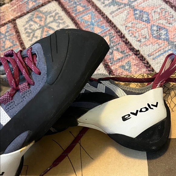 New in box evolv womens shaman lace lv size 10 climbing shoe - Picture 2 of 3